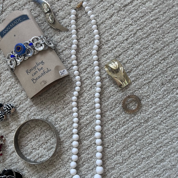 Miscellaneous Lot of Various Vintage & Modern Costume Jewelry Gold/Silver Tone - Picture 3 of 8